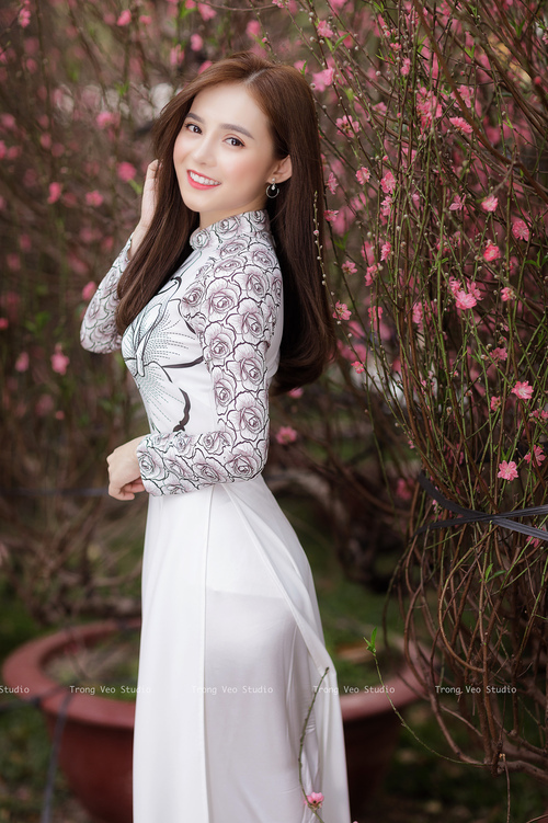 山东鲁能队伍在比赛中表现出近乎完美的配合，山东鲁能队标